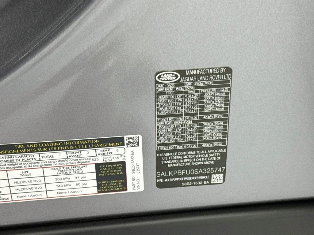 Certified Used 2025 Eiger Gray Metallic Land Rover SE image 33