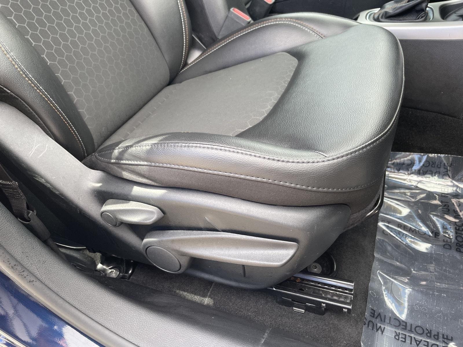 Used 2018 Jazz Blue Pearlcoat Jeep Latitude image 16
