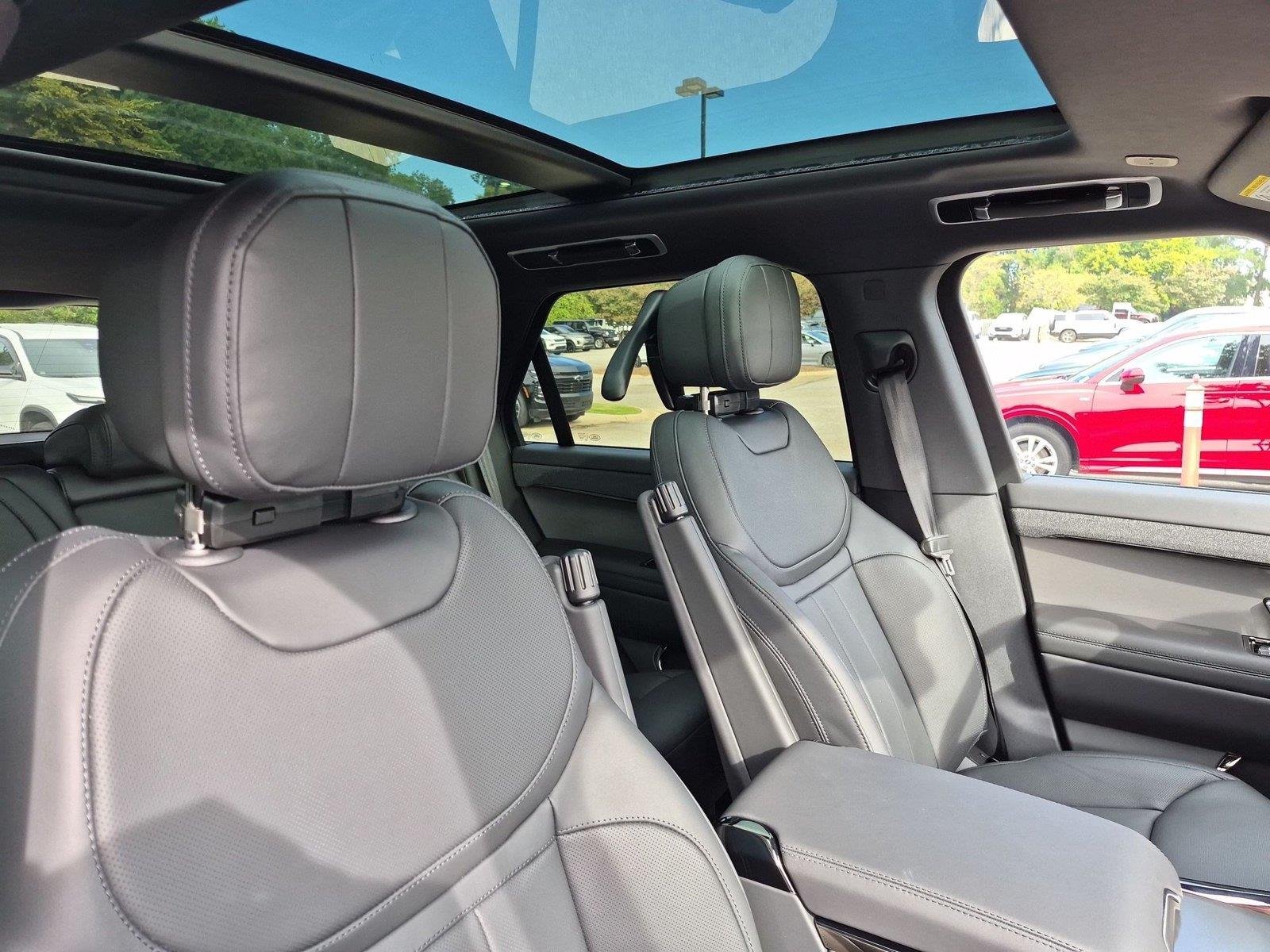 New 2027 Santorini Black Land Rover SE image 34