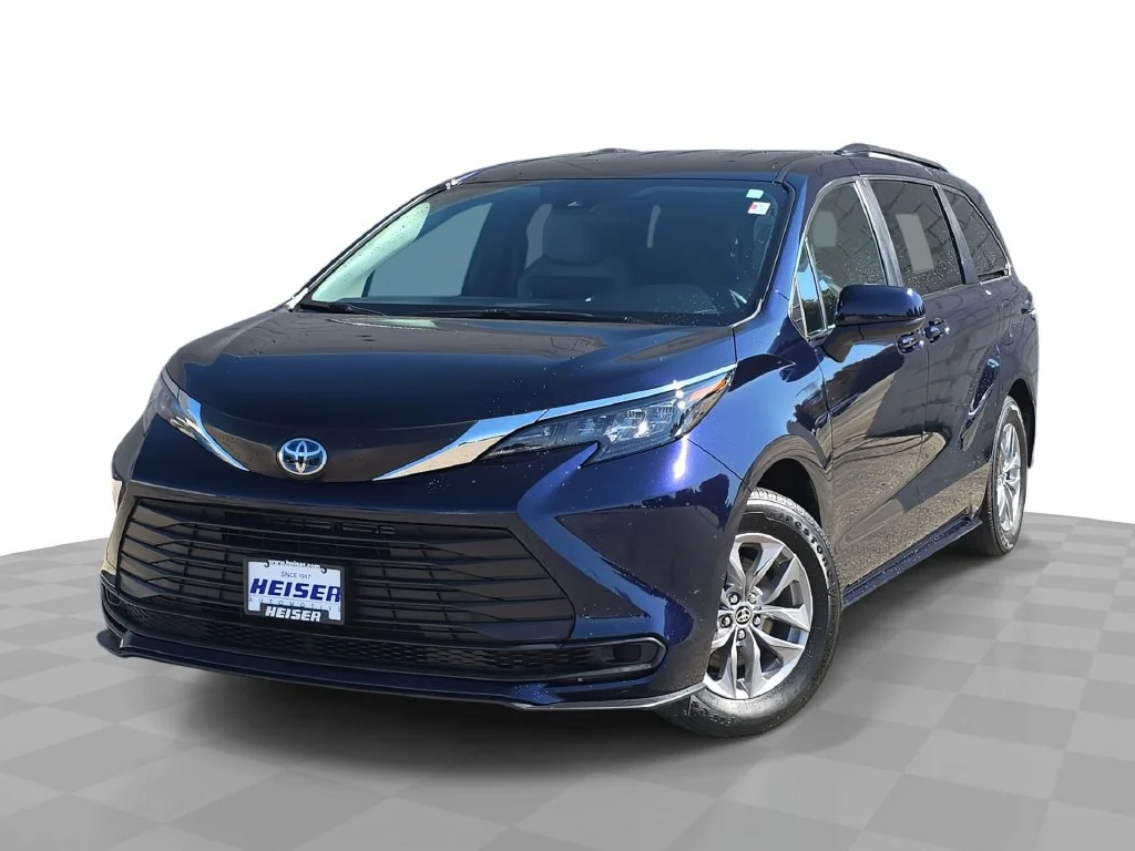 2025 Toyota Sienna LE