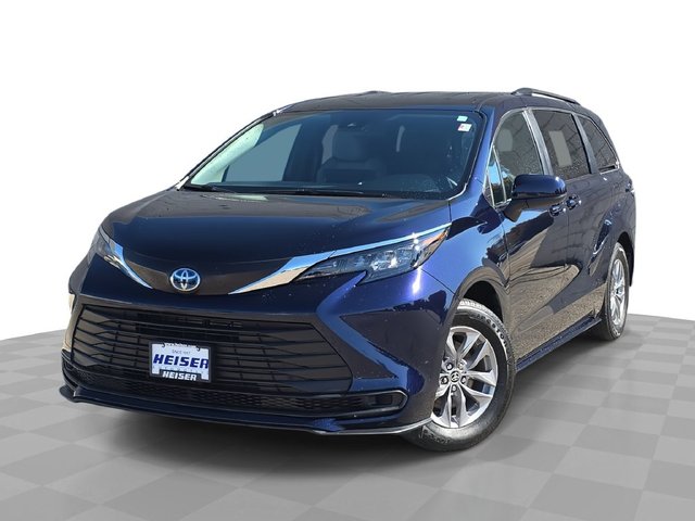 2025 Toyota Sienna LE