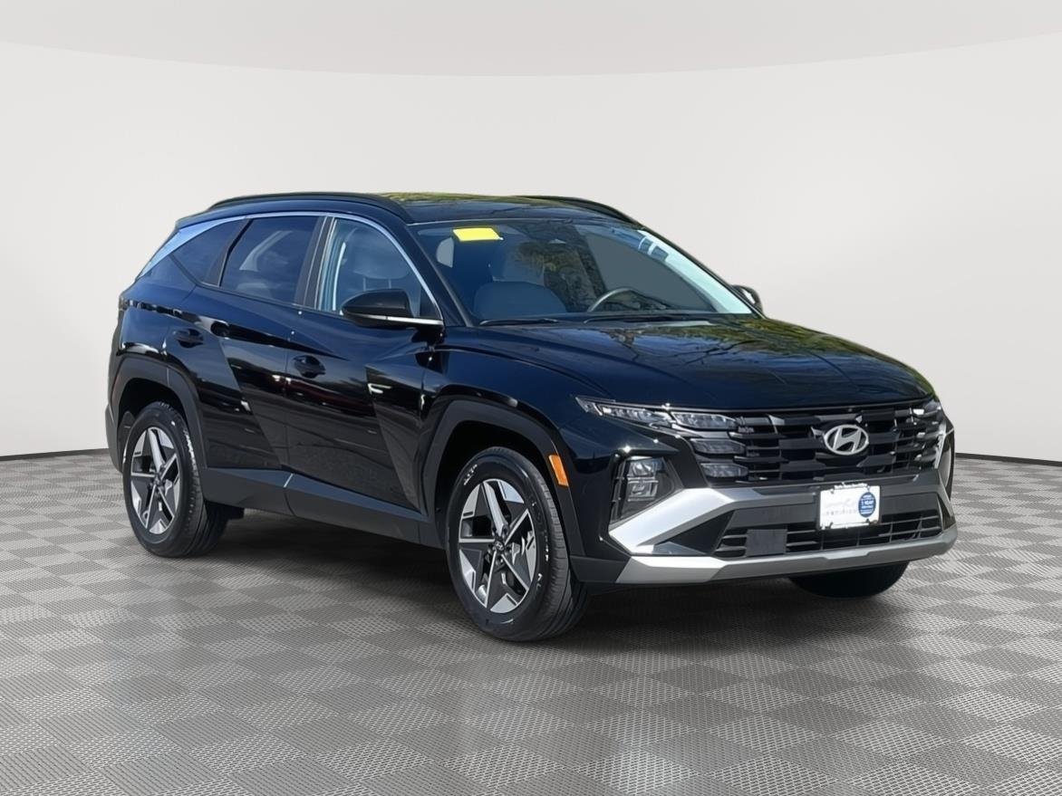 Used 2025 Phantom Black Hyundai SEL image 3