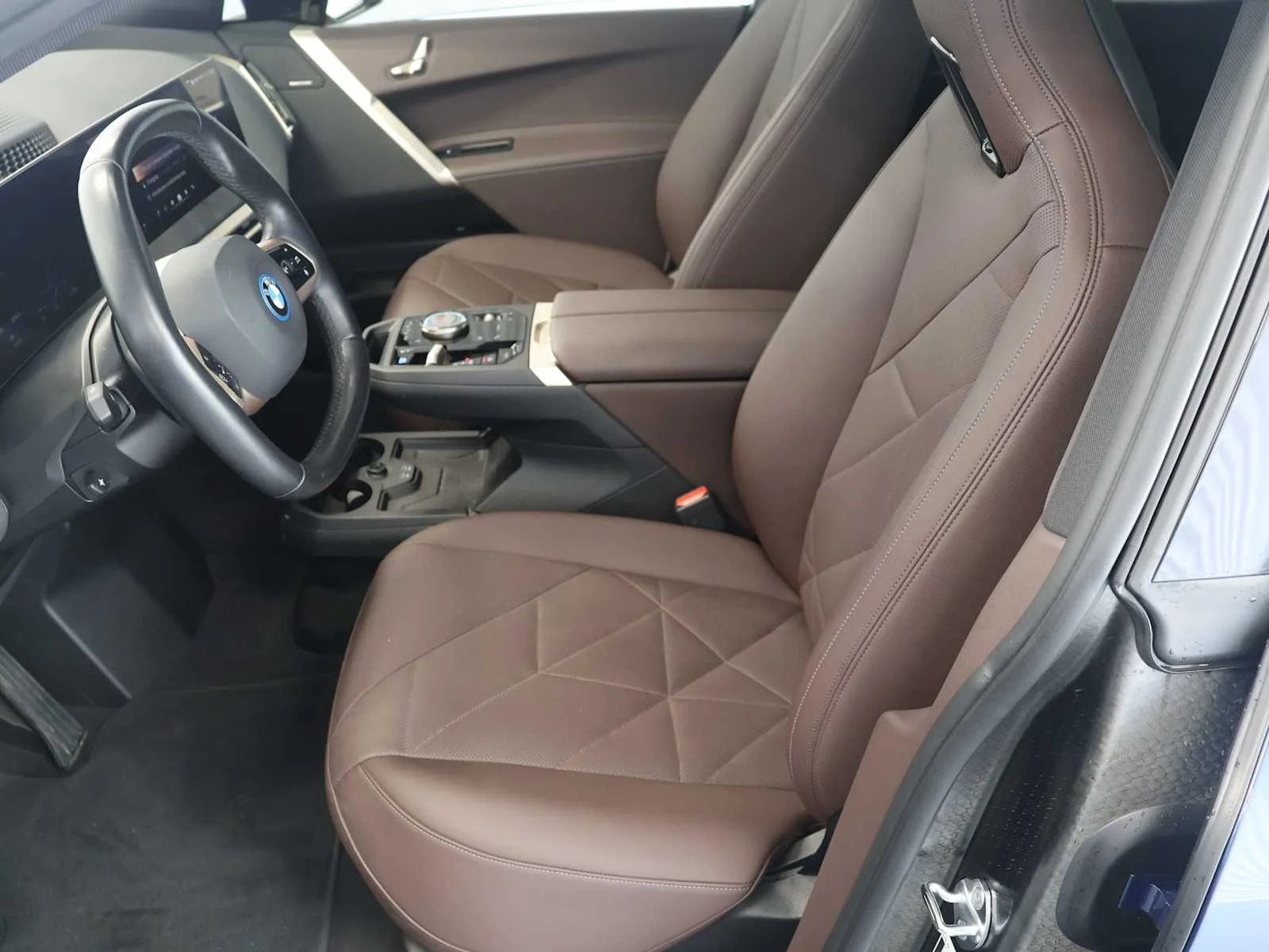 Used 2024 Phytonic Blue Metallic BMW xDrive50 image 12