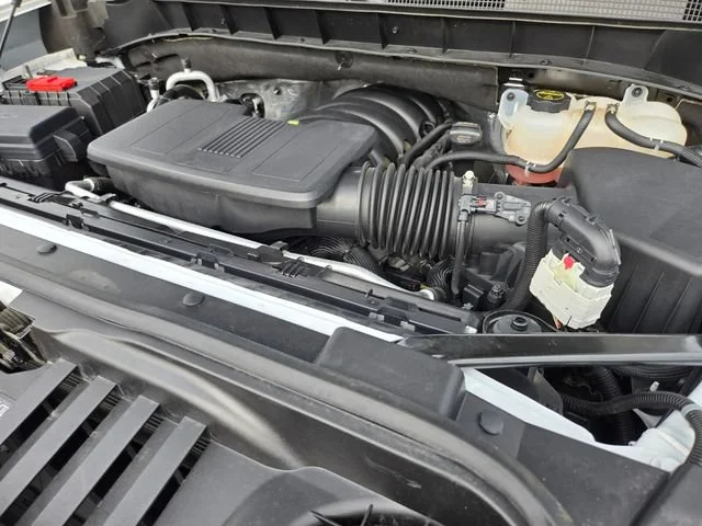 Used 2025 Summit White Chevrolet LT image 23
