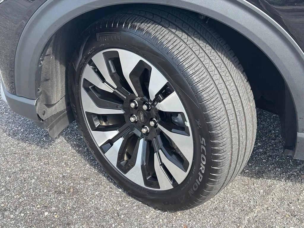 Used 2025 Black Ford Platinum image 27