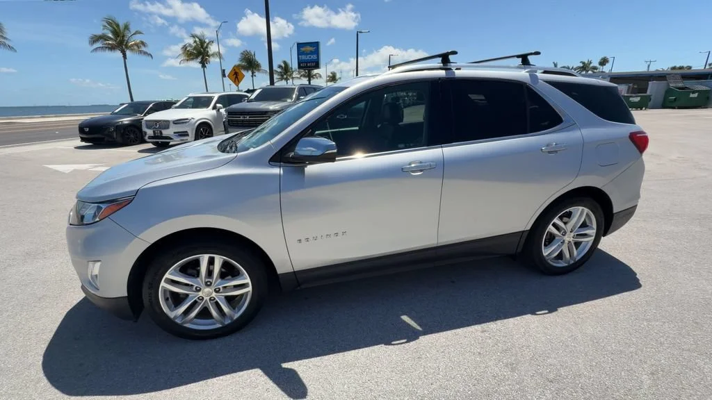 Used 2018 SILVER ICE METALLIC Chevrolet Premier image 5
