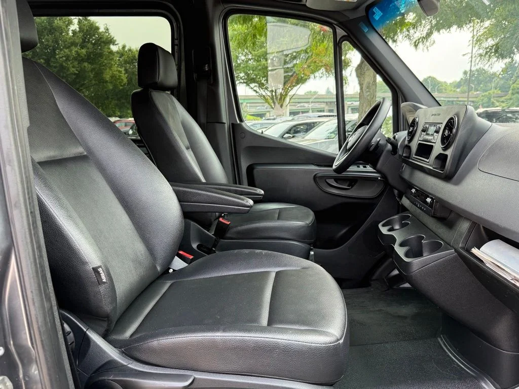 Used 2021  Mercedes-Benz Crew 144 WB image 27