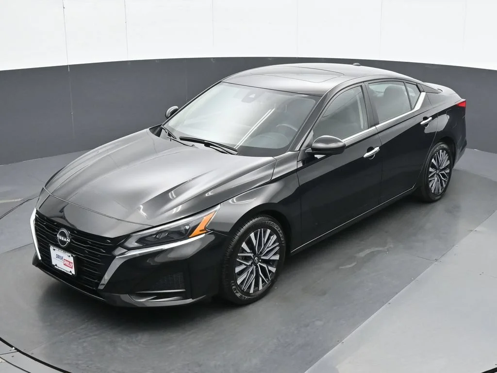 Used 2024 Black Nissan 2.5 SV image 17
