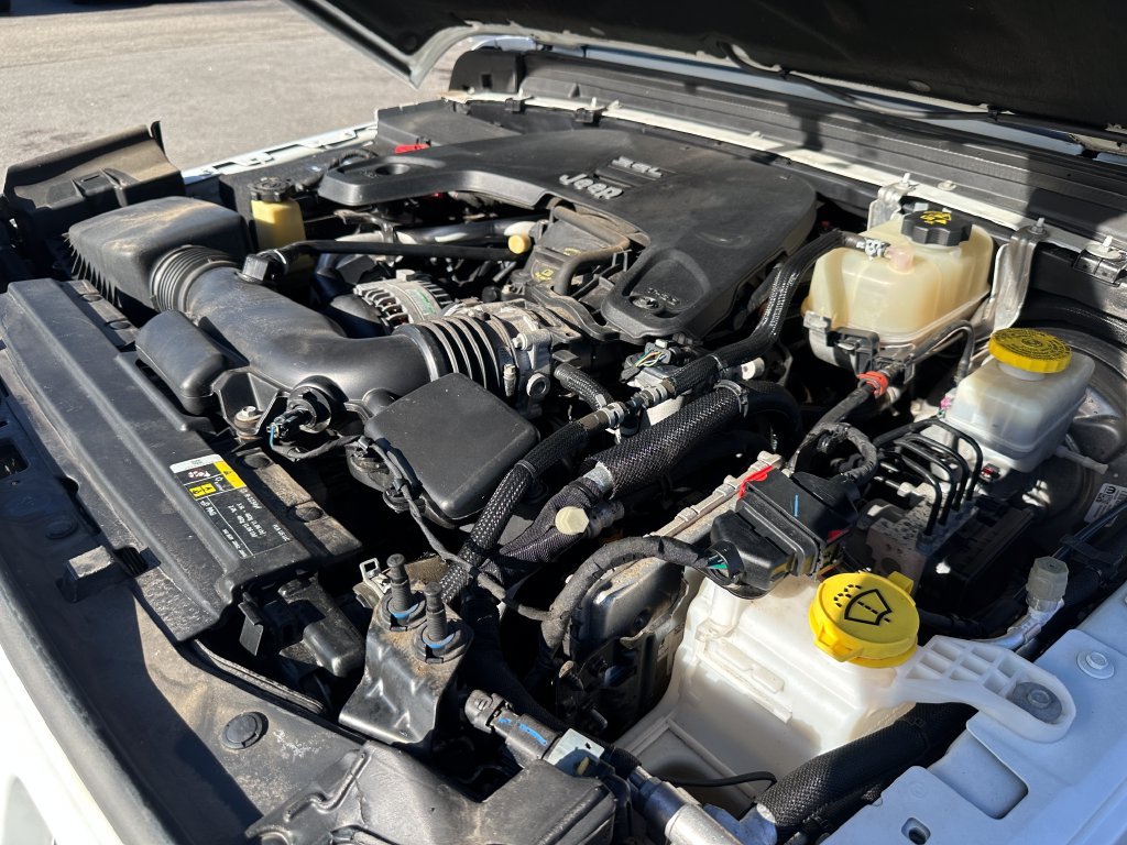 Used 2018 White Jeep Unlimited Sport image 24