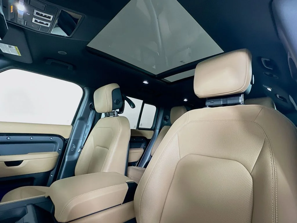 New 2026 Santorini Black Land Rover S image 16