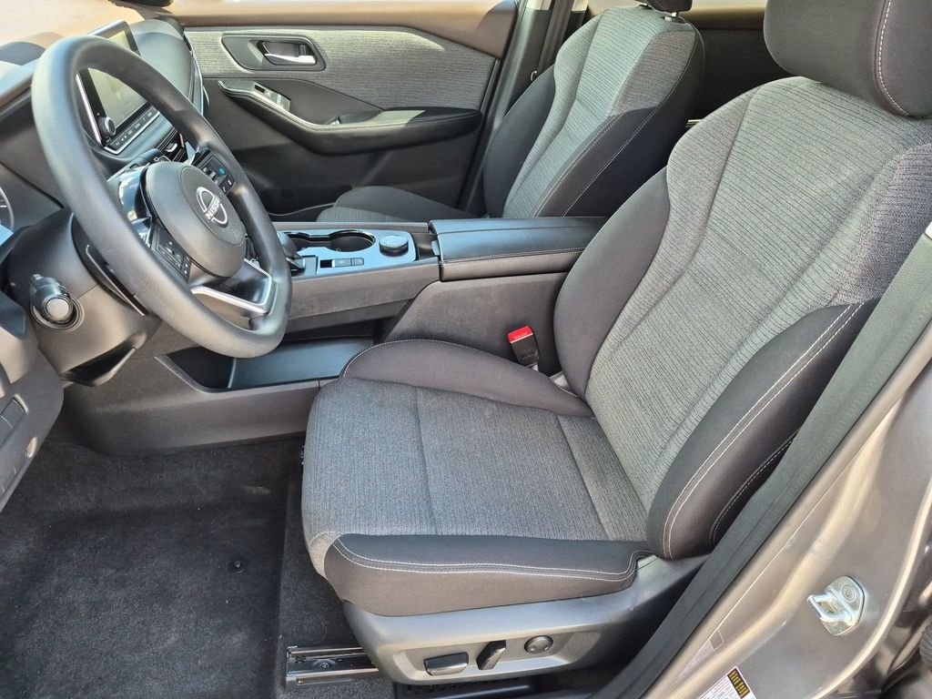 Used 2022 Gray Nissan SV image 15