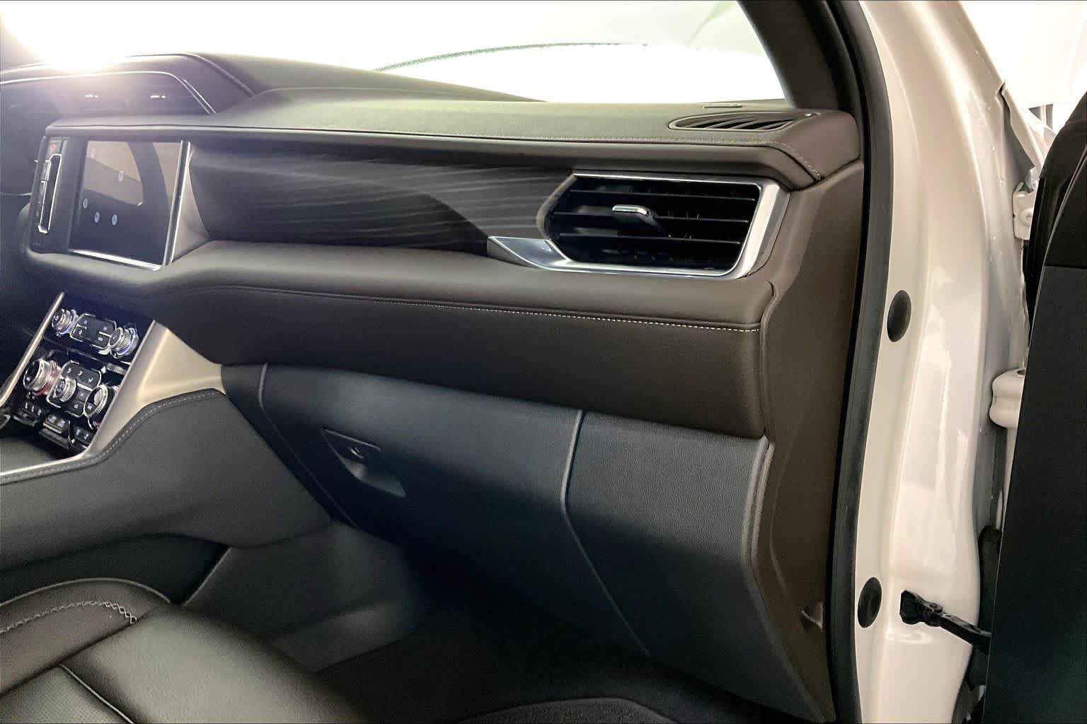 2022 GMC Yukon XL Denali - Photo 18