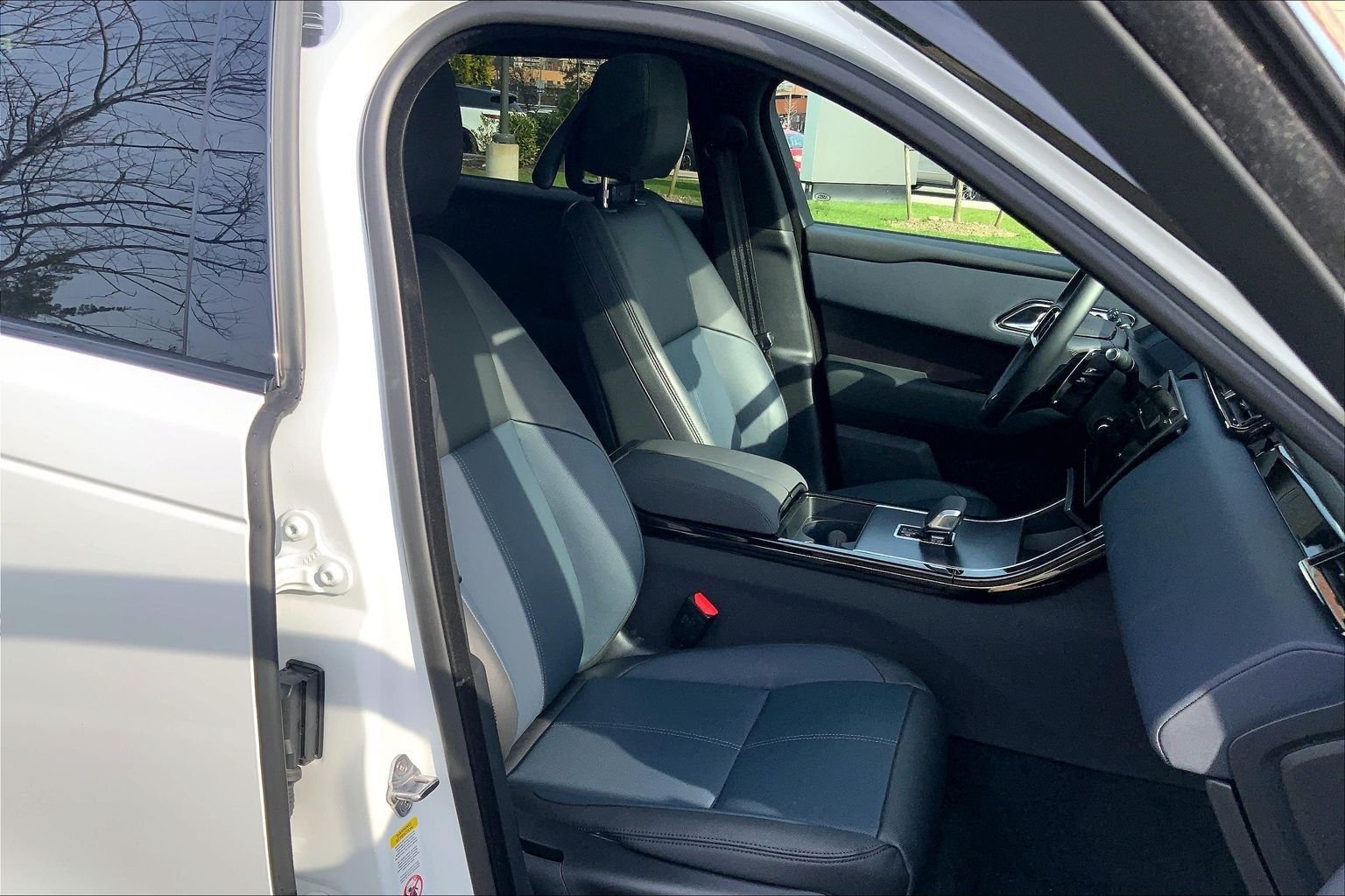 Certified Used 2026 Fuji White Land Rover Dynamic SE image 8