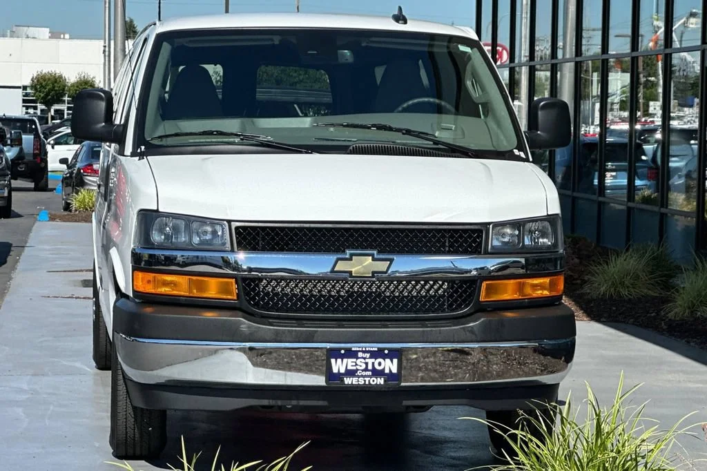 2024 Chevrolet Express Passenger LT - Photo 9