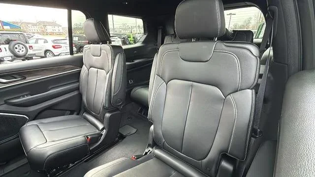 New 2026 Silver Zynith Exterior Paint Jeep Limited image 22