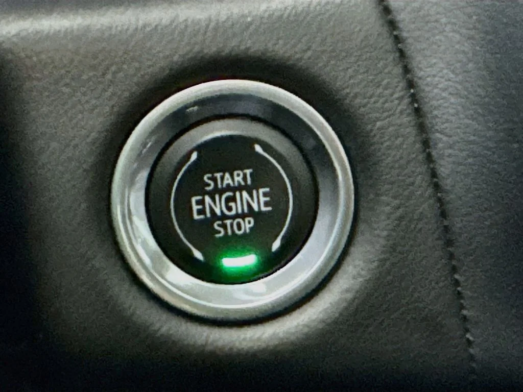 Used 2023 White Chevrolet Z71 image 18