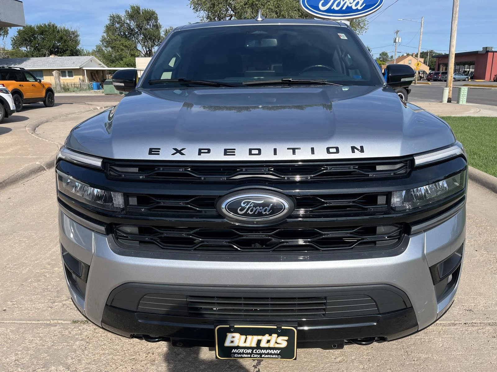 Used 2022 Iconic Silver Metallic Ford Limited image 3