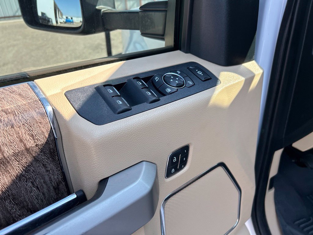 Used 2019 Oxford White Ford Lariat image 13