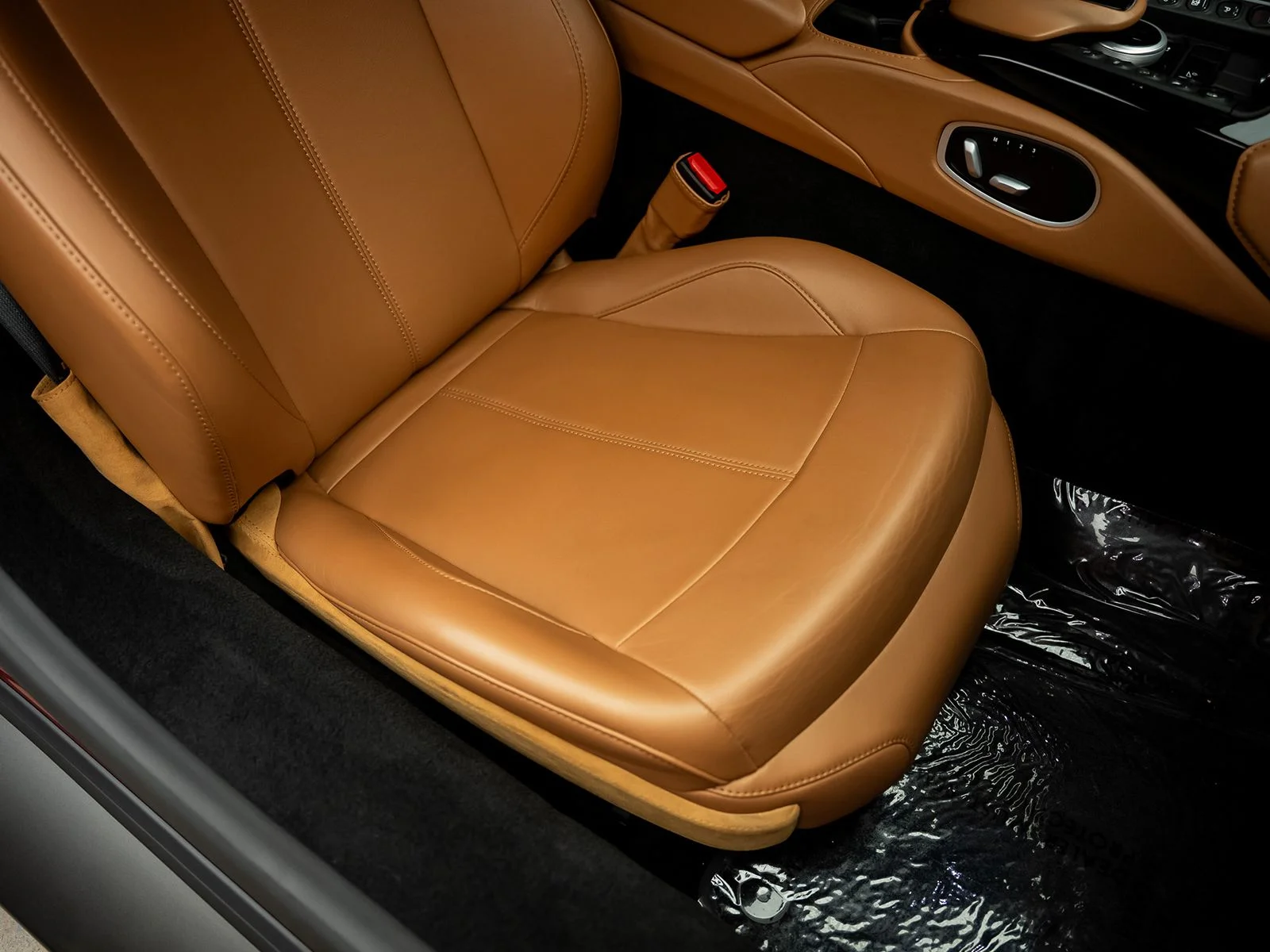 Used 2020 Red Aston Martin Base image 34
