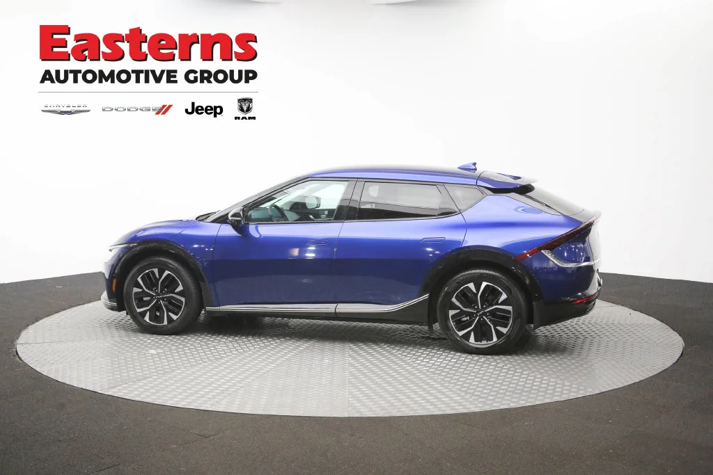 Used 2024 Blue Kia Wind image 55
