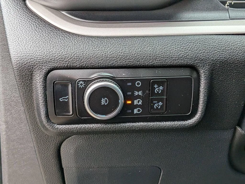 Used 2023 Black Ford XLT image 16