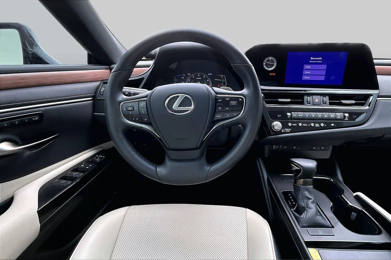 Used 2025 Eminent White Pearl Lexus  image 6
