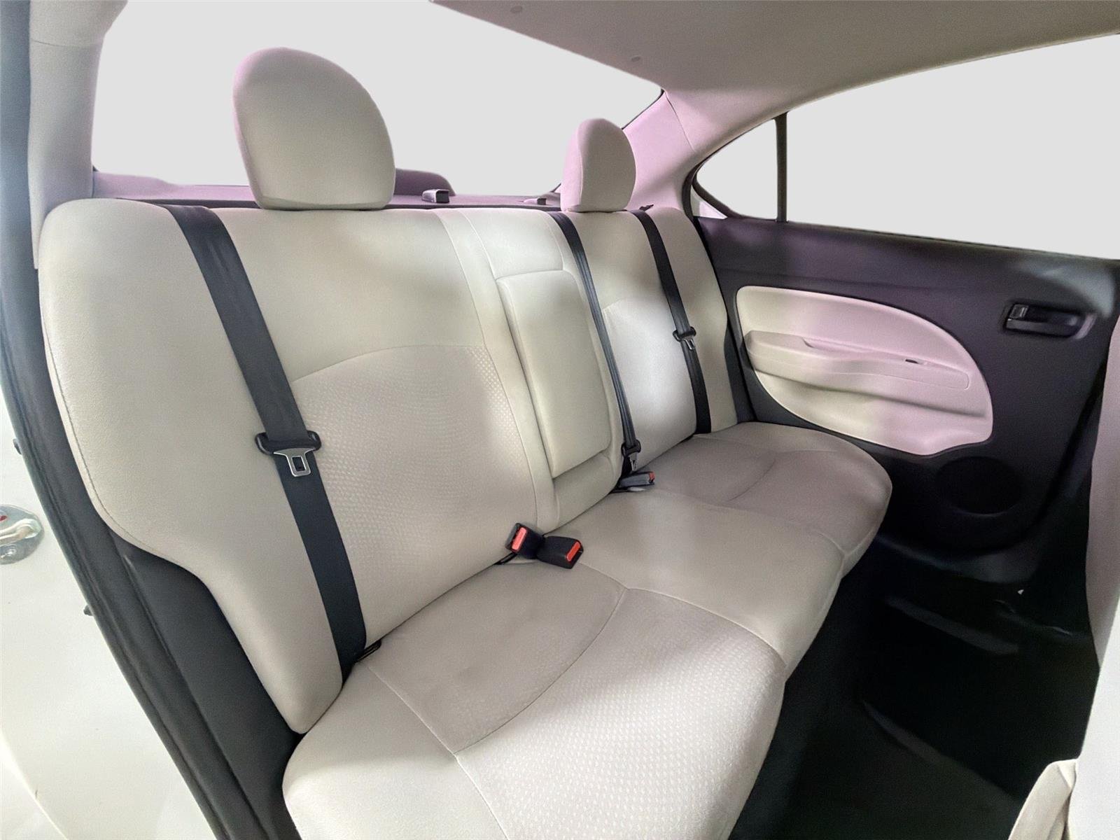 Used 2019 Pearl White Mitsubishi ES image 22