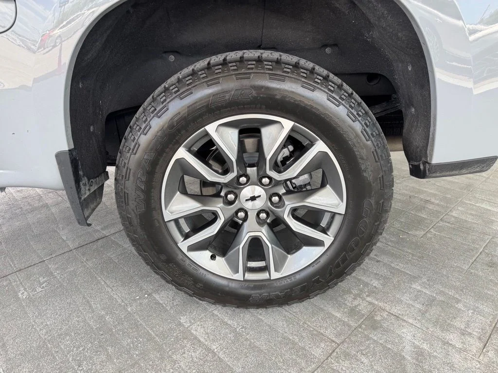 Used 2025 Gray Chevrolet RST image 4