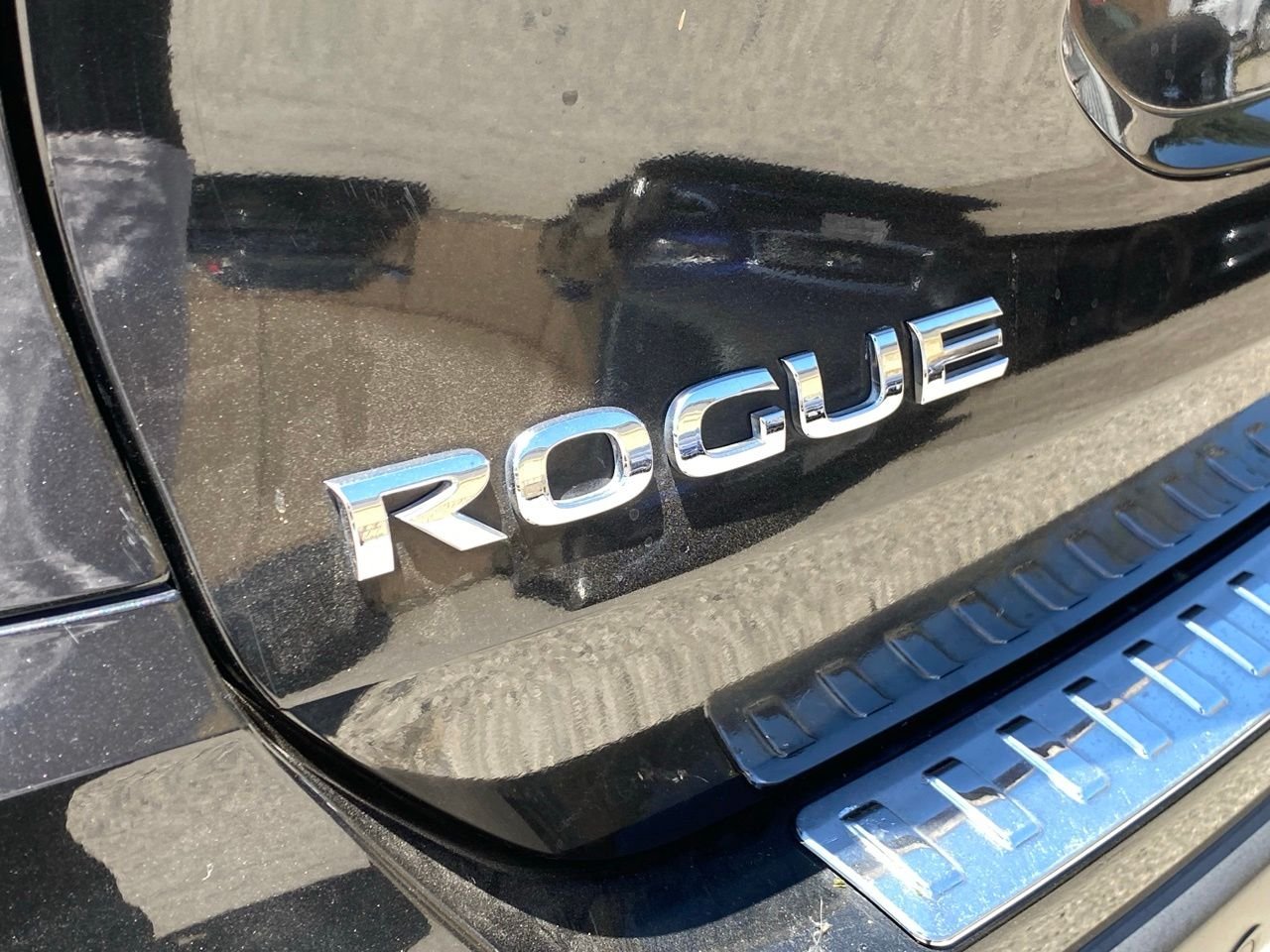 Used 2019 Magnetic Black Pearl Nissan SV image 5