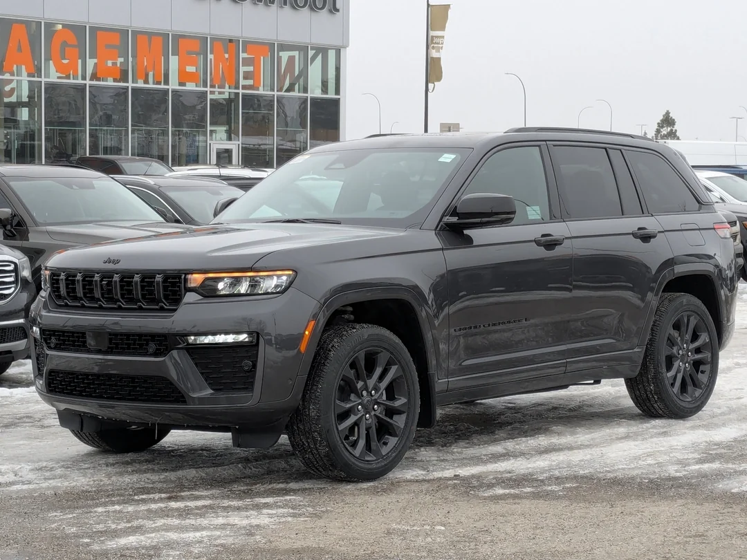 New 2026 Grey Jeep Limited Reserve - - 4x4 - Pano Sunroof - Nappa Lthr - Vent Seats - Tow Pkg - Remote Start & More! image 4