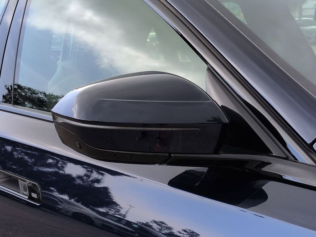 New 2026 Tanzanite Blue II Metallic BMW xDrive60 image 12