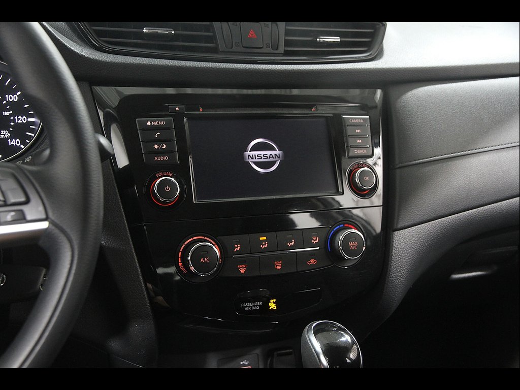 Used 2018 Glacier White Nissan S image 10