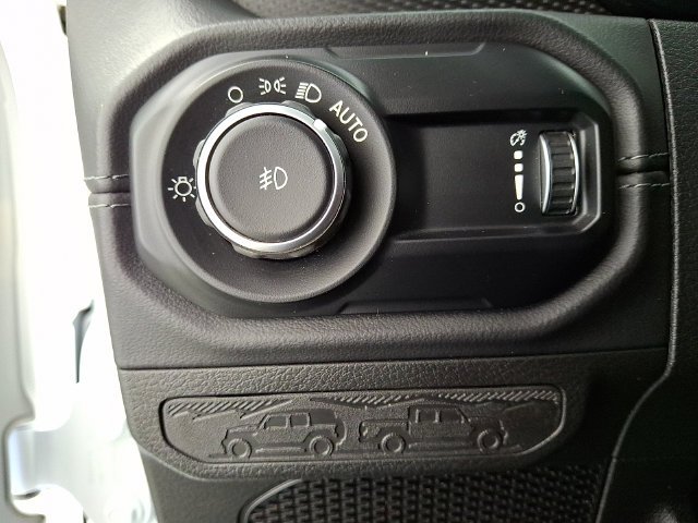 Used 2025 White Jeep Rubicon image 35