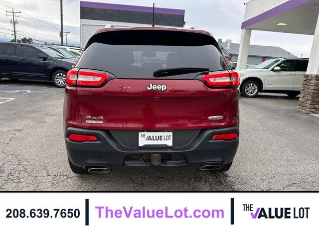 Used 2016 Red Jeep Latitude image 5
