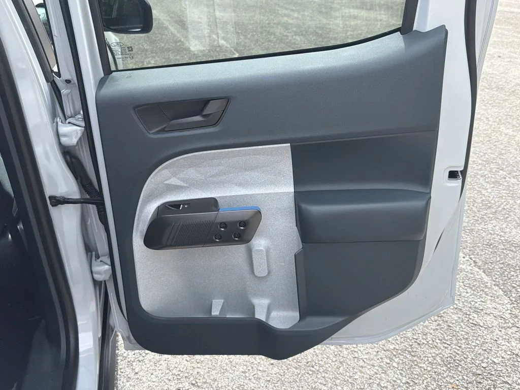 New 2026 Space White Metallic Ford XLT image 64