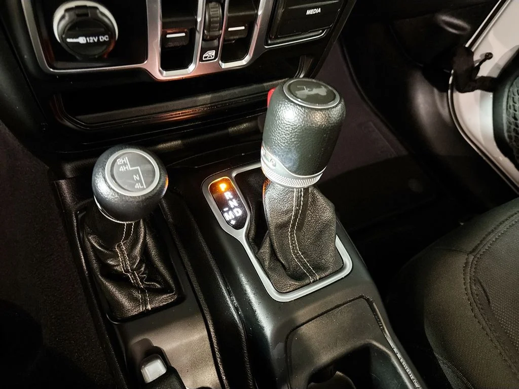 Used 2021 White Jeep Unlimited Sahara image 17