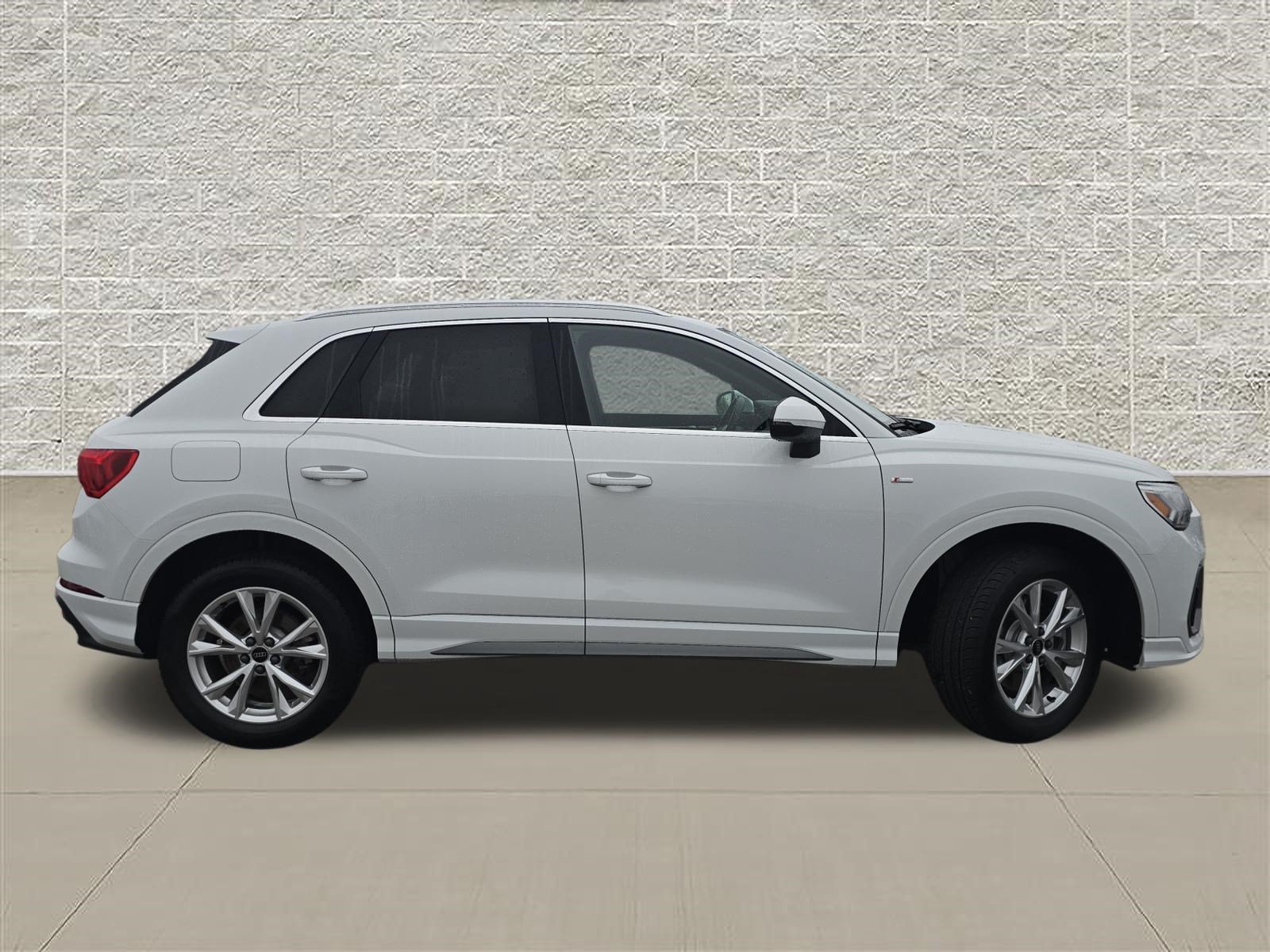 Used 2025 Glacier White Audi S line Premium image 8