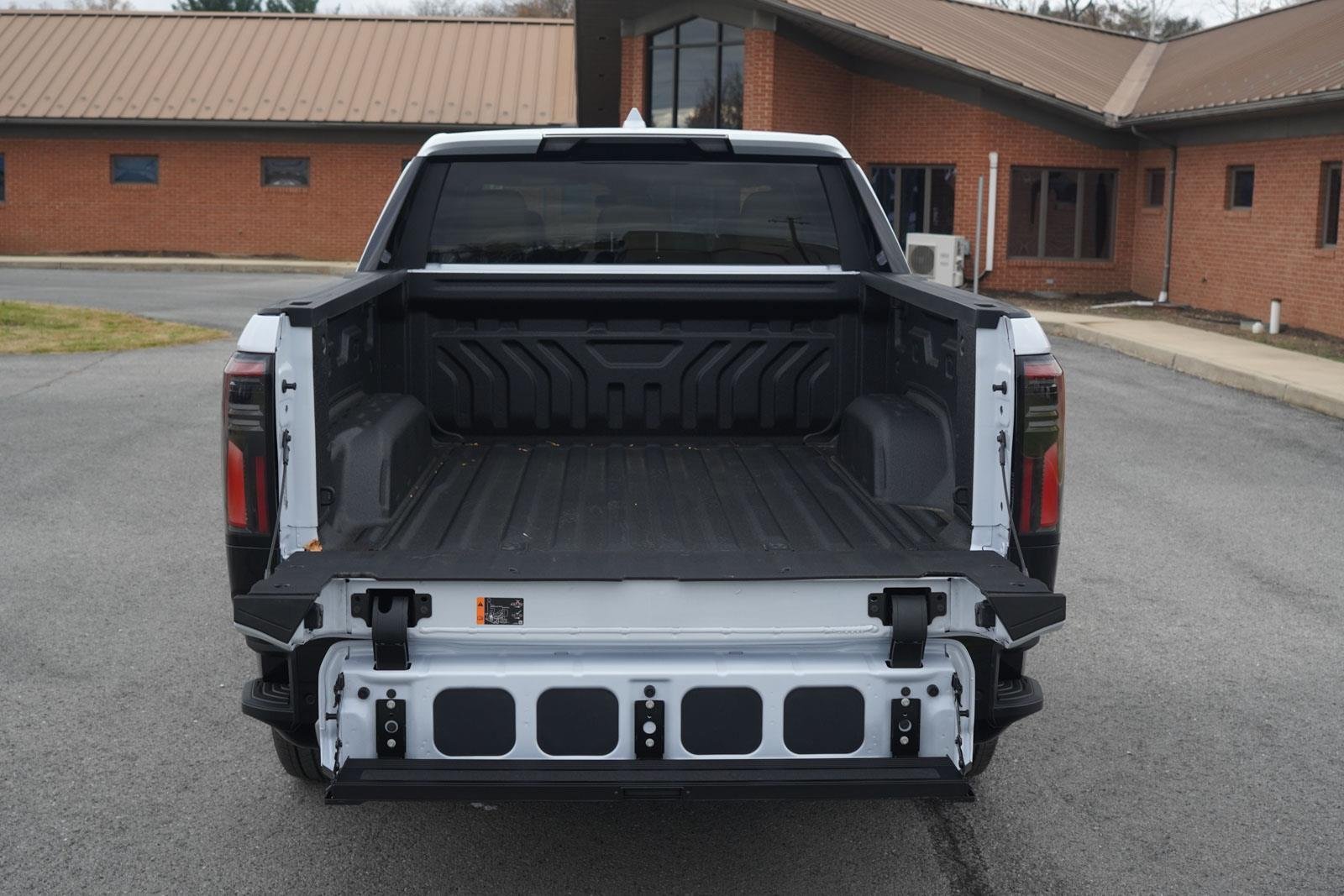 New 2026 Glacier White Tricoat GMC Denali Standard Range image 6