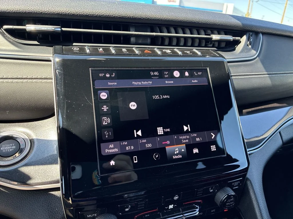 Used 2023 White/off-white Jeep Altitude image 15