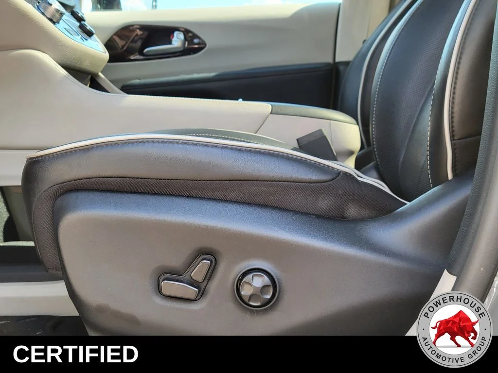 Used 2023 White Chrysler Limited image 26