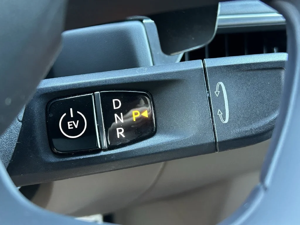 Used 2024 Ivory Kia GT-Line image 27