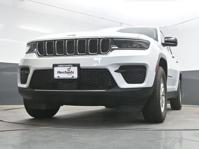 Used 2022 White Jeep Laredo image 41