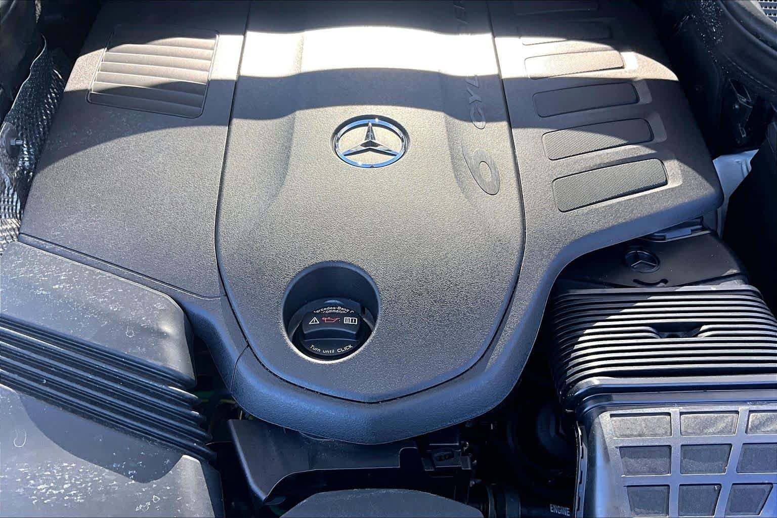 Certified Used 2025 MANUFAKTUR Moonlight White Metallic Mercedes-Benz GLE 450 image 33