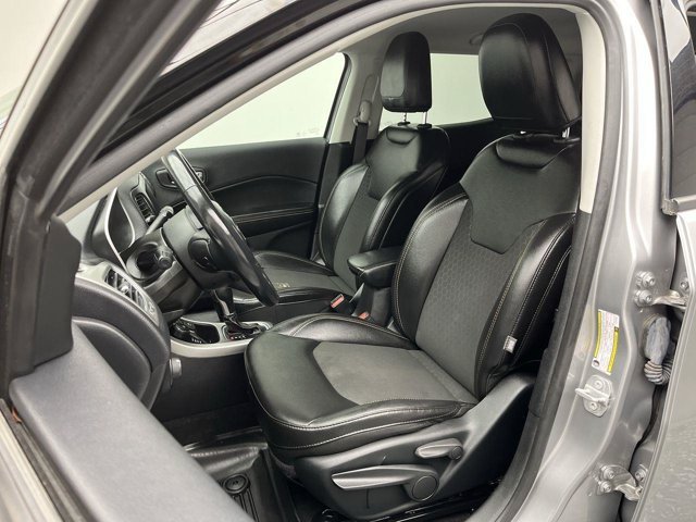 Used 2020 Billet Silver Metallic Clearcoat Jeep Latitude image 8