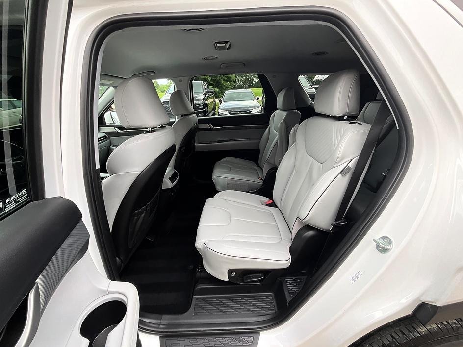 Used 2023 White Hyundai SEL image 30