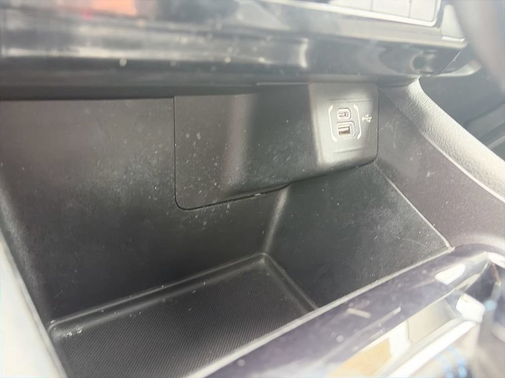 Used 2022 Black Jeep Latitude image 19