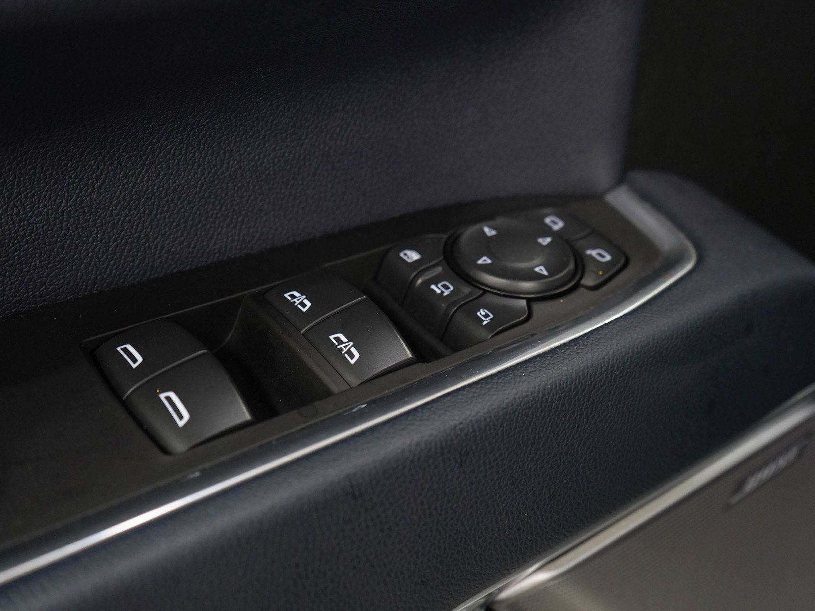 Used 2025 Iridescent Pearl Tricoat Chevrolet High Country image 22