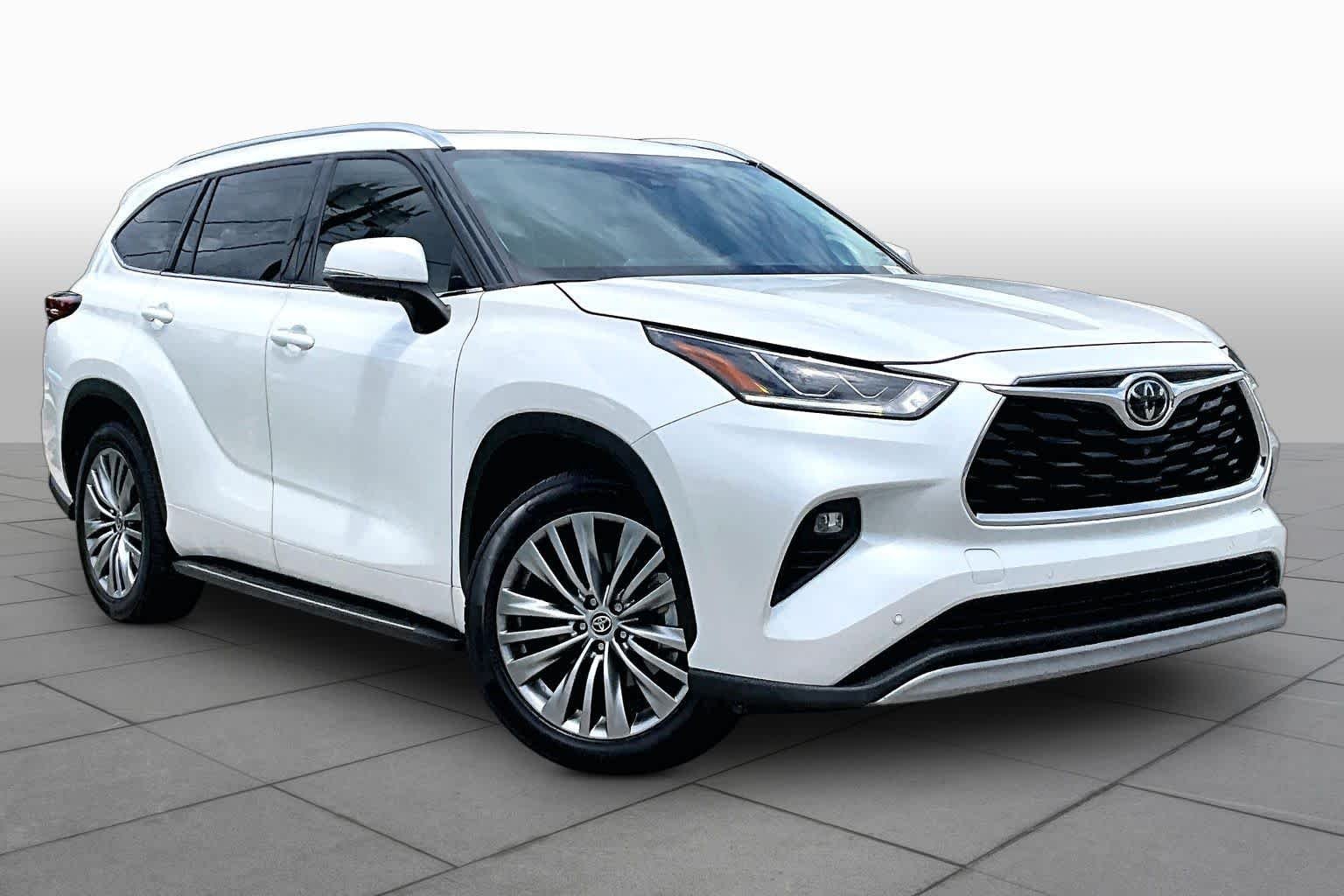 Used 2021 Blizzard Pearl Toyota Platinum image 3