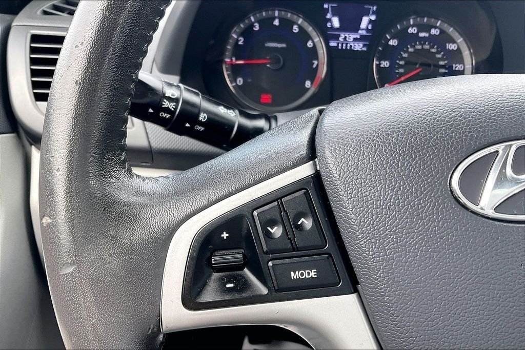 Used 2013 Black Hyundai SE image 17