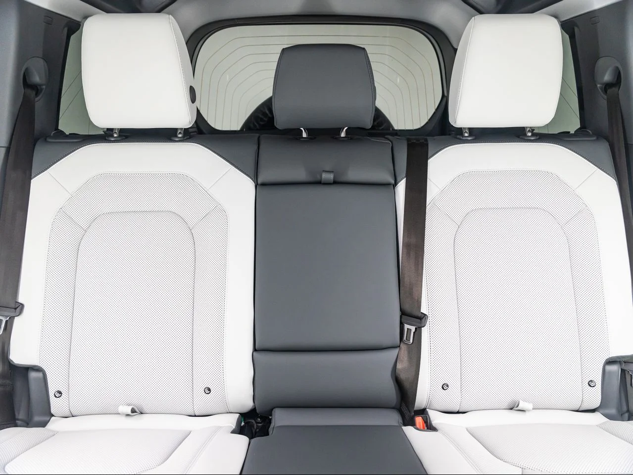 New 2026 Borasco Grey Land Rover P400 X-Dynamic SE image 18